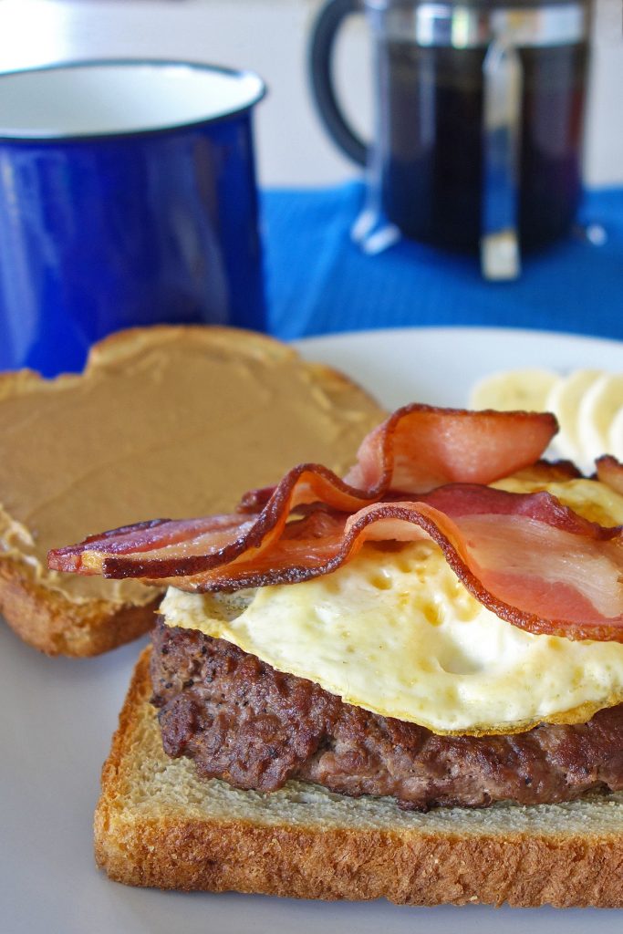 breakfast burger closeup | burgerartist.com