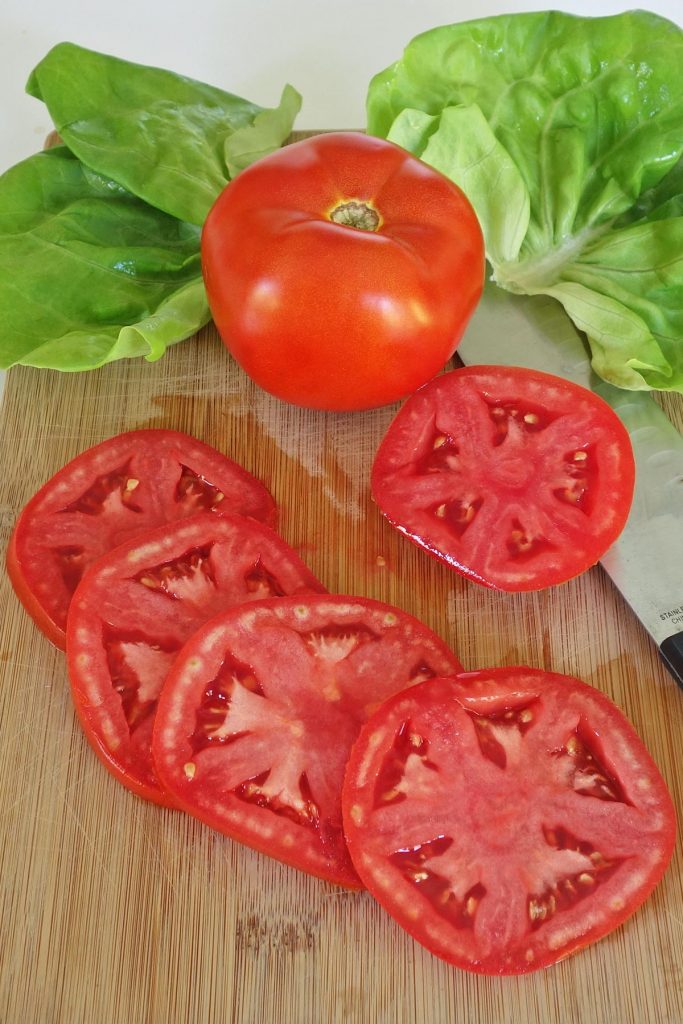 sliced tomatoes