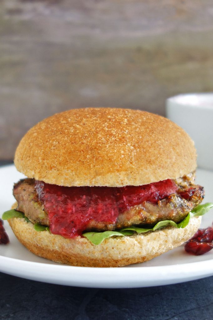 Thanksgiving Turkey Burger recipe - Delicious burger with cranberry sauce